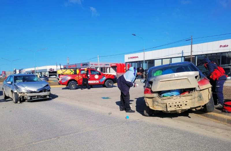 Violento choque con heridos entre el Barrio Chacra II y IV